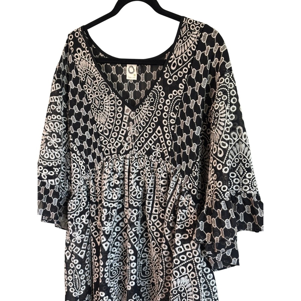 NEW Akemi + Kin Anthropologie Black White Embroidered Eyelet Mini Dress Size 10 - Picture 2 of 9